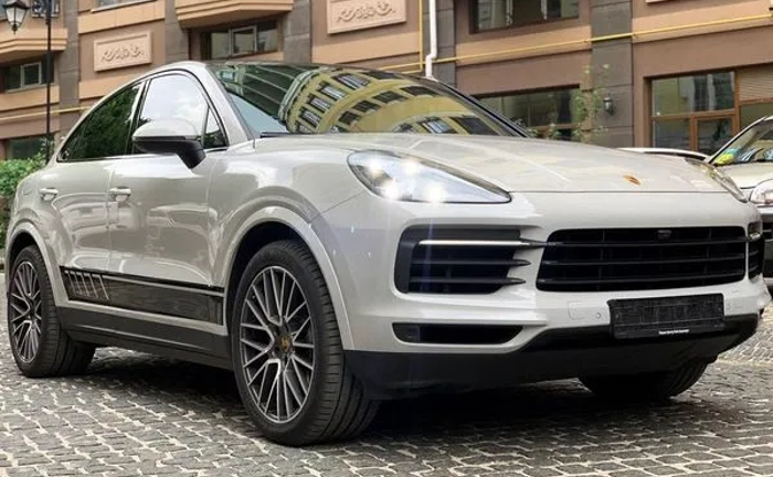 417 Porsche Cayenne Coupe на весілля з водієм 417 Porsche Cayenne Coupe на весілля з водієм