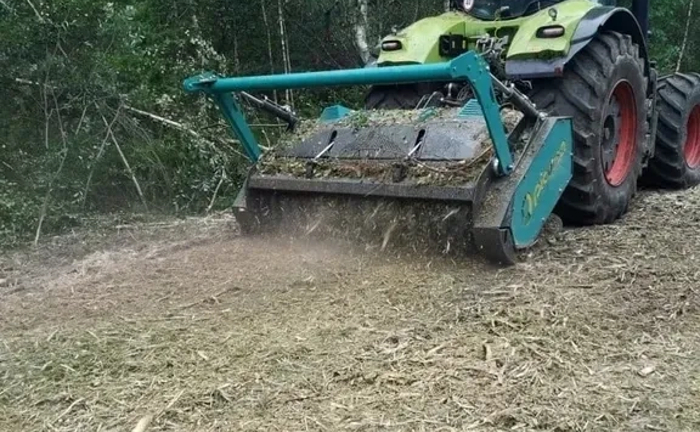 Мульчувач (подрібнювач рослинних рештків)