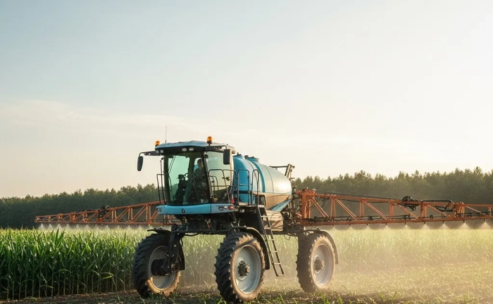 Обприскувач для обробки польових культур Обприскувач для обробки польових культур