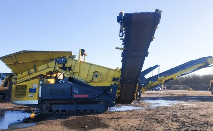 Вживаний мобільний скальпуючий грохот Keestrack K4 Вживаний мобільний скальпуючий грохот Keestrack K4