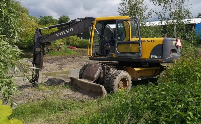 Екскаватор повно поворотнний колісний VOLVO-160, ківш 1 куб (додатковий планувальний ківш) Екскаватор повно поворотнний колісний VOLVO-160, ківш 1 куб (додатковий планувальний ківш)