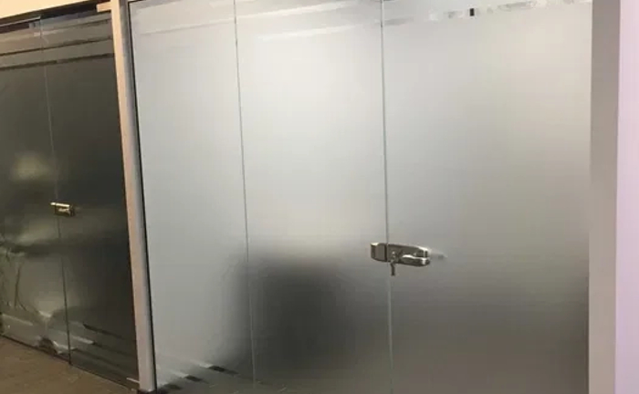 Тонування вікон в офісі, декоративне тонування офісних перегородок Тонування вікон в офісі, декоративне тонування офісних перегородок