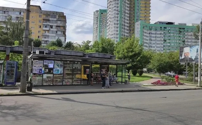 Зупинковий комплекс 14 м2 в Подільському районі, Пріорка