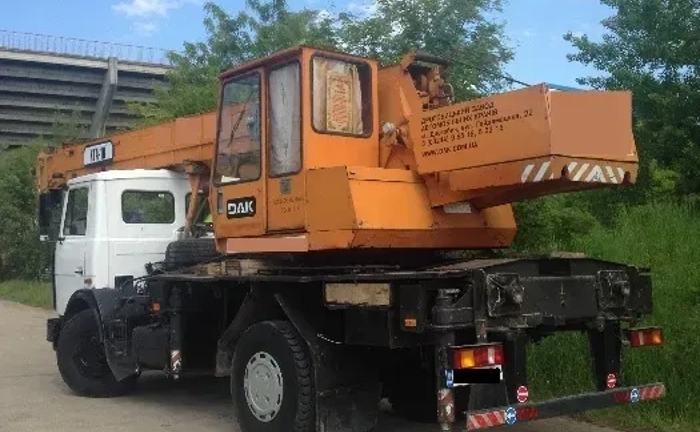 Послуги автокрана (18 тон, стріла 21.7 метра) Послуги автокрана (18 тон, стріла 21.7 метра)