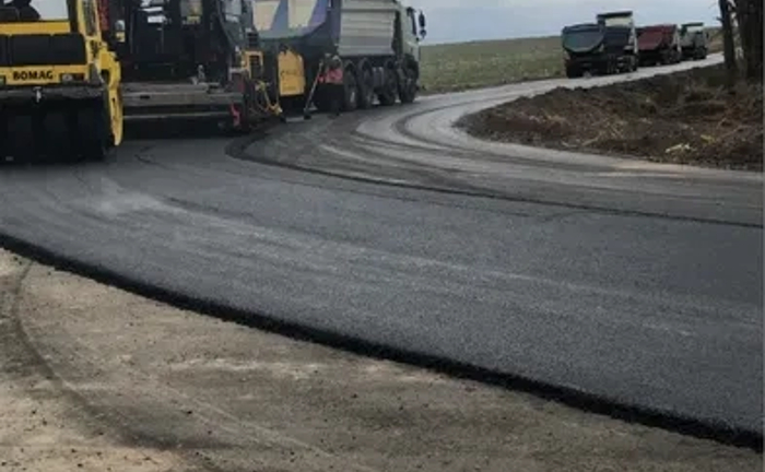 Виконуємо асфальтування доріг Виконуємо асфальтування доріг
