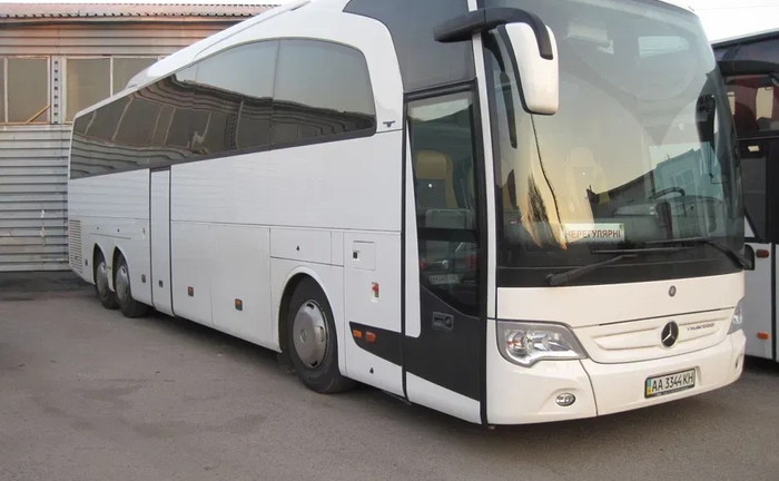 Комфортабельний автобус Mercedes на 36 місць