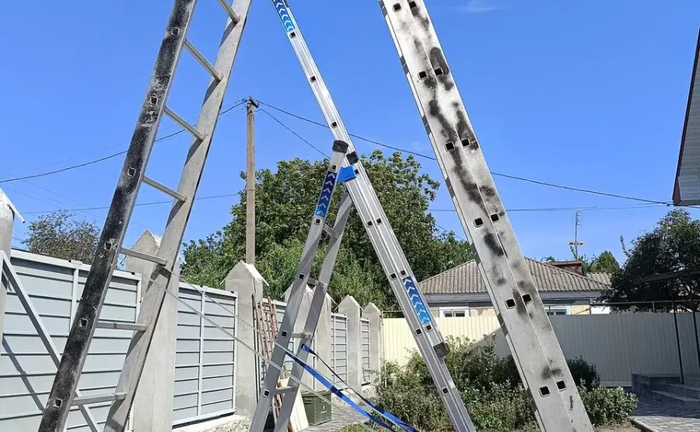 Драбина трьохсекційна для саду