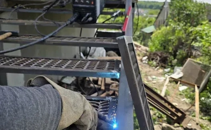 Кваліфікований фахівець з ручного дугового та напівавтоматичного зварювання металоконструкцій Кваліфікований фахівець з ручного дугового та напівавтоматичного зварювання металоконструкцій