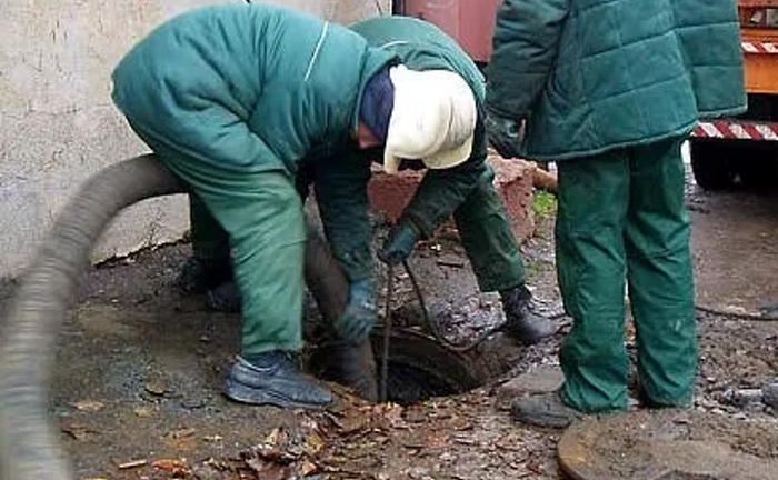 Мулосос : Очищення вигрібних ям Мулосос : Очищення вигрібних ям