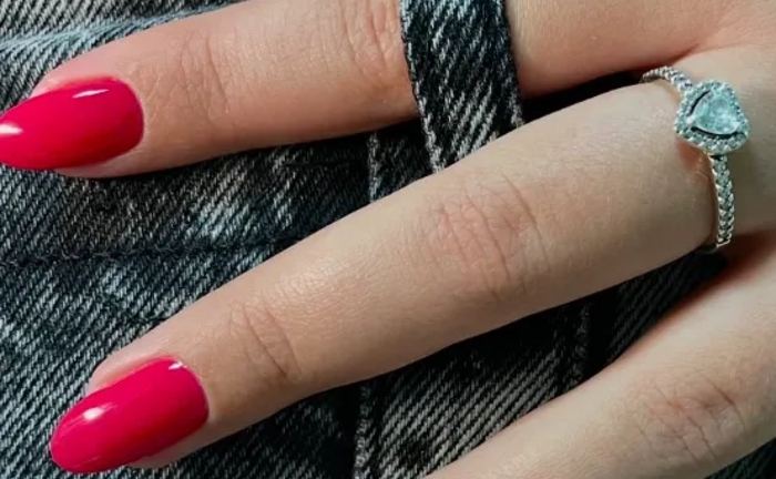 Послуги манікюра , педікюра , наращування