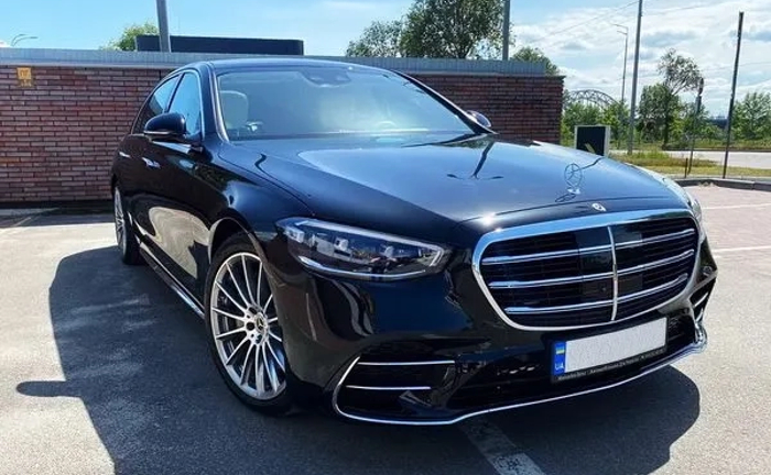 048 Mercedes 223 S-класу на весілля замовити з водієм