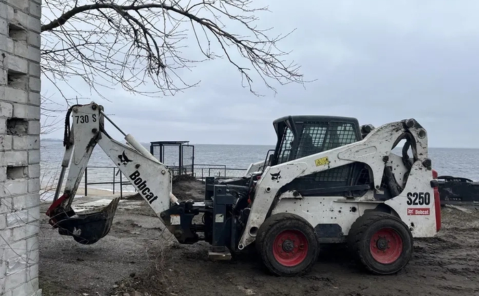 Екскаватор на базі bobcat Екскаватор на базі bobcat