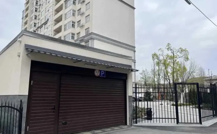 Зручне паркомісце в паркінгу ЖК Дім