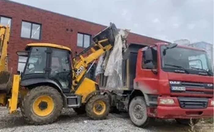 Демонтаж будинків очищення ділянок під за трійку