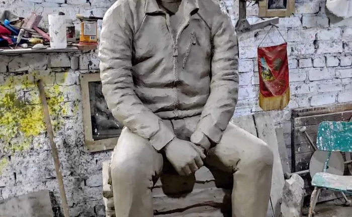 Надгробна скульптура, пам'ятник портрет фігура моделювання в глині під замовлення Надгробна скульптура, пам'ятник портрет фігура моделювання в глині під замовлення