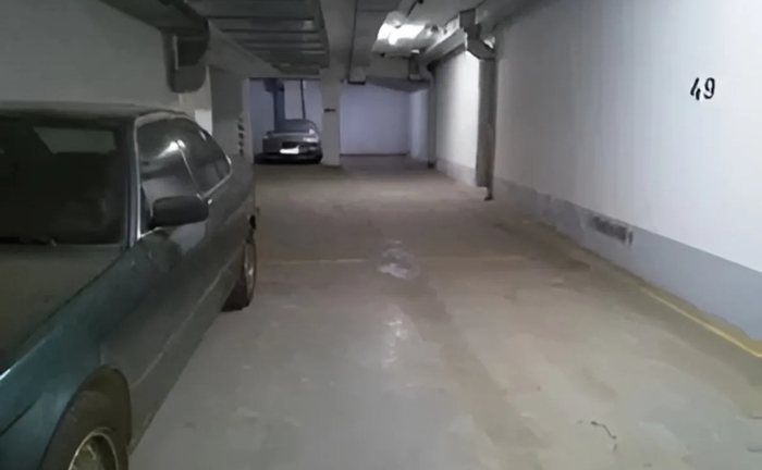 Велике паркомісце в центрі міста