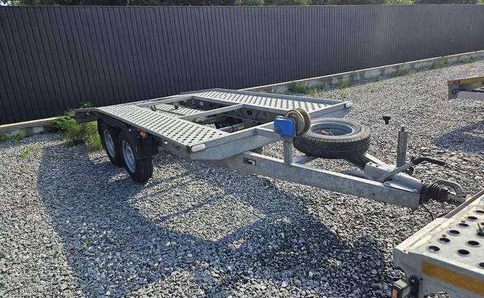Лавета лафет автовоз причіп 2500 кг: Надійна та готова до роботи. Лавета лафет автовоз причіп 2500 кг: Надійна та готова до роботи.