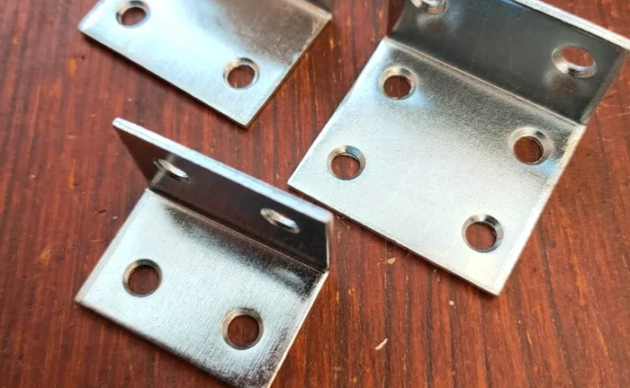 Куточок кріпильний монтажний стальний меблевий для корпусних виробів в асортименті Куточок кріпильний монтажний стальний меблевий для корпусних виробів в асортименті