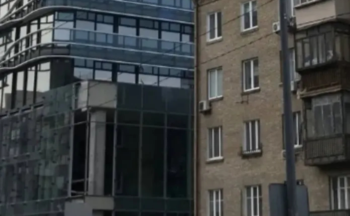 Нежитлове приміщення в житловому будинку площа 181.9 кв.м Нежитлове приміщення в житловому будинку площа 181.9 кв.м