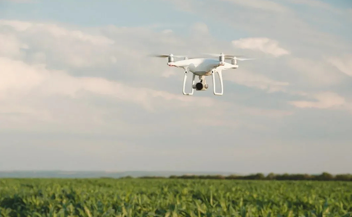 Дрон (квадрокоптер) . Обприскування та внесення добрив Дрон (квадрокоптер) . Обприскування та внесення добрив
