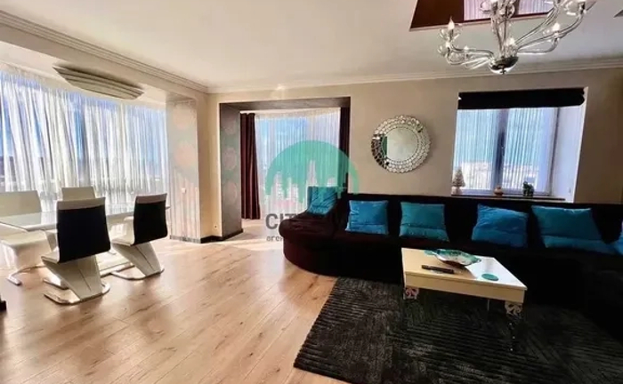 Ексклюзивна трирівнева квартири Центр (П) Ексклюзивна трирівнева квартири Центр (П)