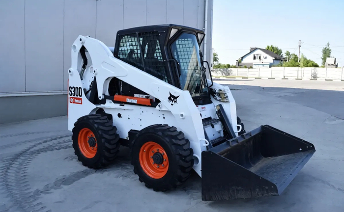 Послуги Бобката: Швидке планування ділянки та навантаження! Послуги Бобката: Швидке планування ділянки та навантаження!