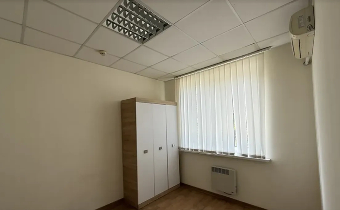 Спеціальне приміщення на просп. Хмельницького Богдана 139, площа 420 кв.м