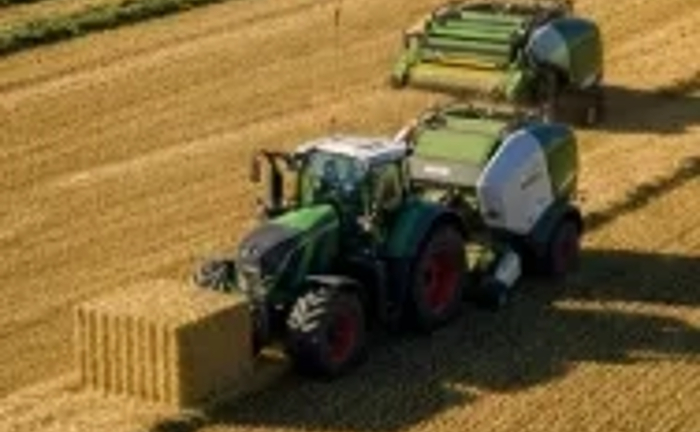 Прес-підбирач: тюкування сіна і соломи. Львівська область Прес-підбирач: тюкування сіна і соломи. Львівська область