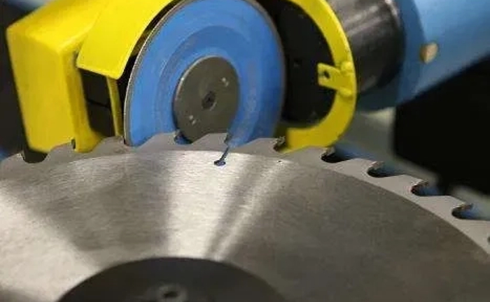 Заточування дискових пил з напайками, заточка дисків HSS Заточування дискових пил з напайками, заточка дисків HSS