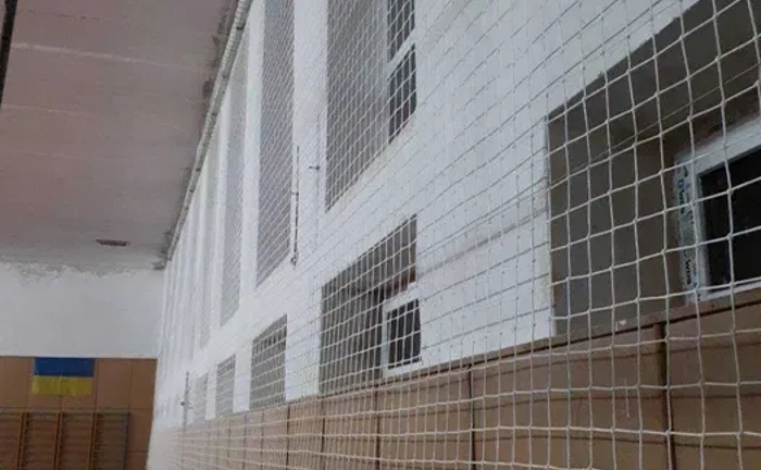 Сітки загороджувальні для спортивних майданчиків, стадіонів Сітки загороджувальні для спортивних майданчиків, стадіонів