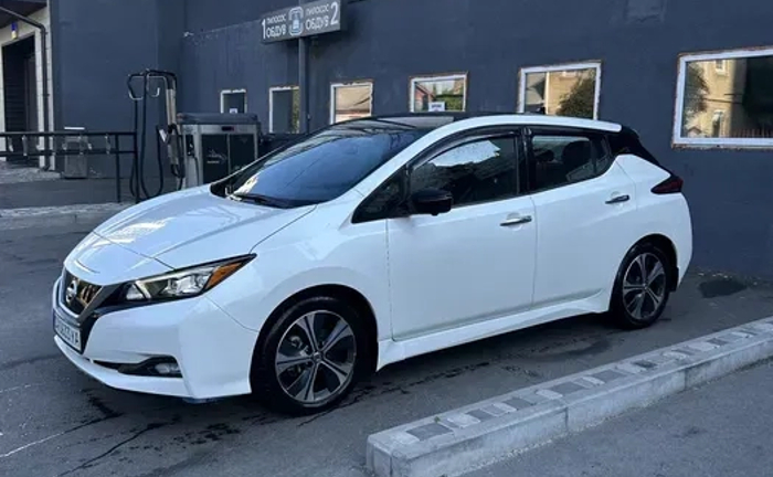 Елекрокар Nissan Leaf авто в таксі глово довгостроково!