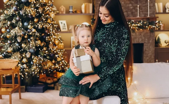 Очень красивые платья family look мама и доця, идеально подходят на любой праздник Очень красивые платья family look мама и доця, идеально подходят на любой праздник