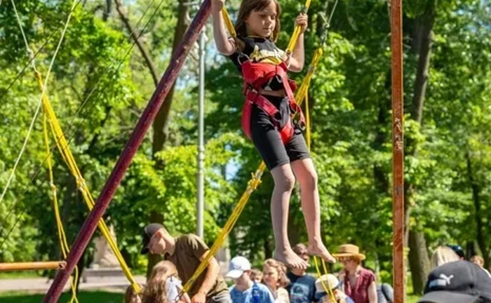 Виїзне дитяче містечко дитячі атракціони професійно гірка батут тир Виїзне дитяче містечко дитячі атракціони професійно гірка батут тир