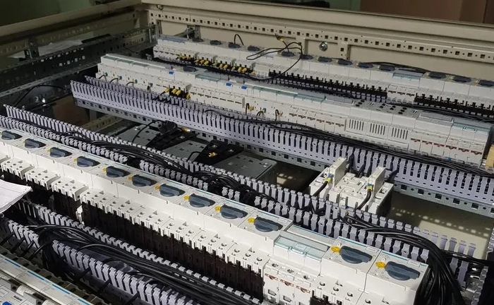 Монтаж та збирання електрощитів ( УКРМ, АВР, ЩМУ, ЯУО, Я5000, ЩУЗ, ВРП, ГРЩ) Монтаж та збирання електрощитів ( УКРМ, АВР, ЩМУ, ЯУО, Я5000, ЩУЗ, ВРП, ГРЩ)