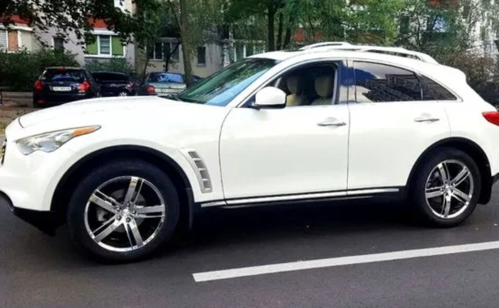 236 Позашляховик на весілля Infiniti FX35 біла 236 Позашляховик на весілля Infiniti FX35 біла