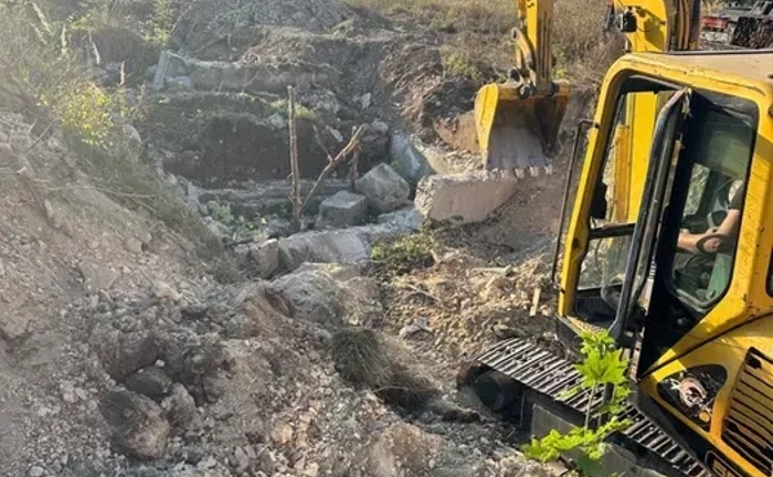 Міні ескаватор . спецтехніка з Водієм. Земляні роботи