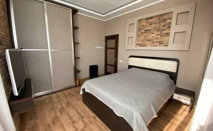 Затишна 2-кімнатна квартира з власним генератором для безперебійного комфорту Затишна 2-кімнатна квартира з власним генератором для безперебійного комфорту