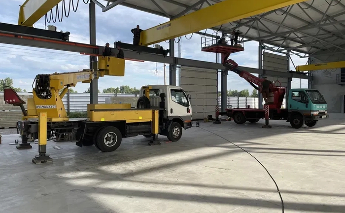 Спеціалізовані Послуги Автовишки (17-35 м). Гарантія Безпеки та Якості Висотних Робіт!