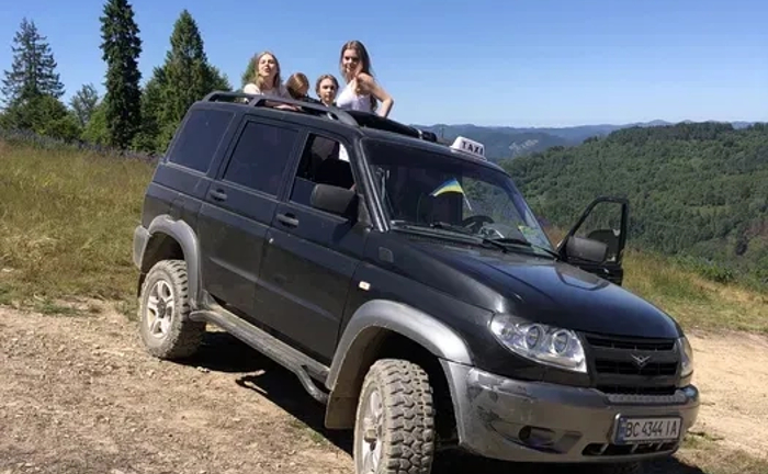 Подорожі в Гори: Комфортабельні Перевезення для 10 Осіб. Надійне Таксі для Вашого Відпочинку! Подорожі в Гори: Комфортабельні Перевезення для 10 Осіб. Надійне Таксі для Вашого Відпочинку!