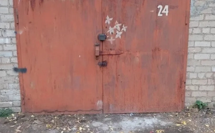 Цегляний гараж для зберігання авто або інструментів