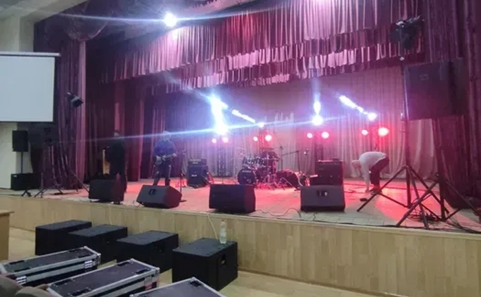 Сцени, світло та Лед екрани Сцени, світло та Лед екрани