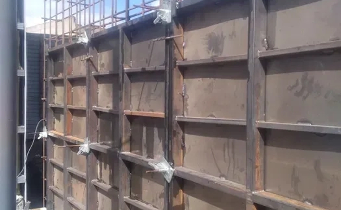 Стінова опалубка для фундаментів.