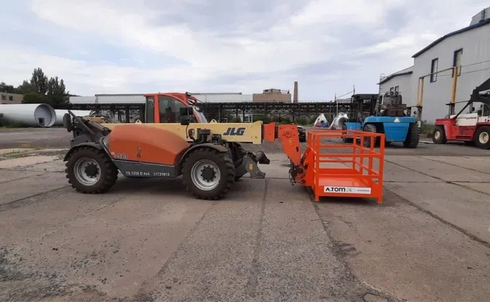 Телескопічний навантажувач JLG 3513/Manitou Телескопічний навантажувач JLG 3513/Manitou