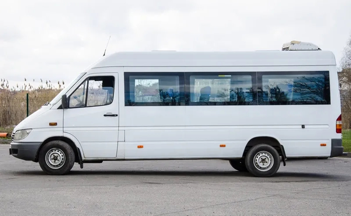 Мікроавтобус Mercedes Sprinter 313 з водієм. Мікроавтобус Mercedes Sprinter 313 з водієм.