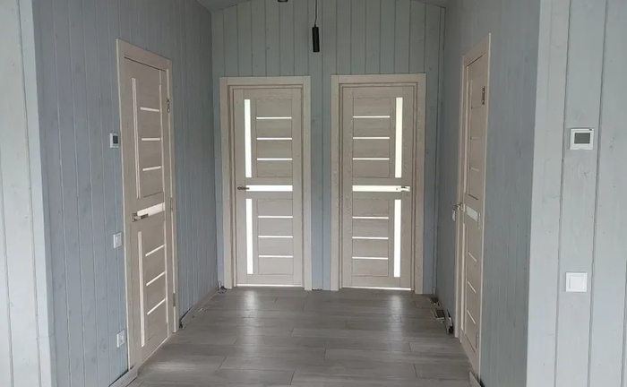 Установка міжкімнатних дверей та укладання ламінату, паркетної дошки. Установка міжкімнатних дверей та укладання ламінату, паркетної дошки.