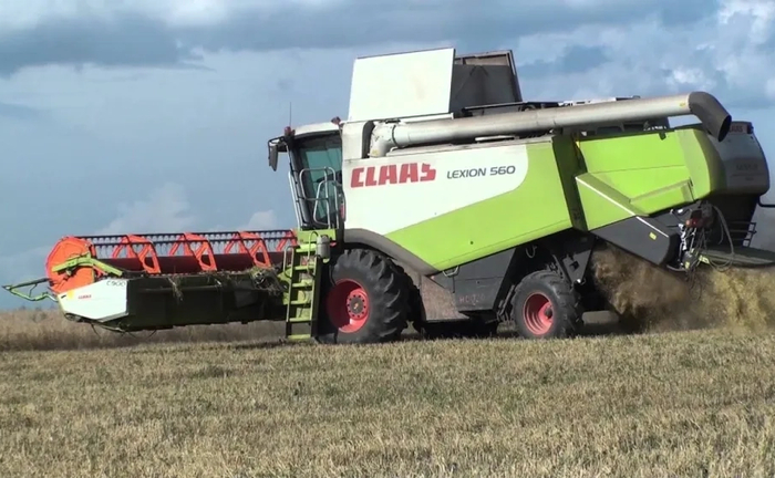 Комбайнайн Lexion. Послуги зі збору врожаю соняшнику, сої, кукурудзи
