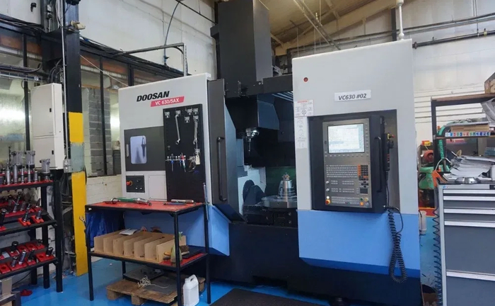 Повний спектр операцій з металообробки, включаючи токарне обточування та фрезерне формування поверхонь на обладнанні з ЧПУ