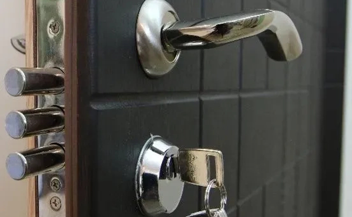 Вхідні двері з установкою — оновіть свій дім вже сьогодні! Вхідні двері з установкою — оновіть свій дім вже сьогодні!