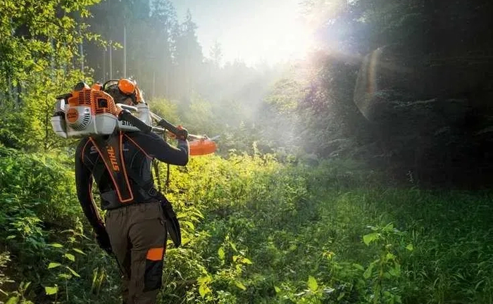 Скошування трави,скосити кущі, дерев. Покосити бур'яни.100 грн. Договірна