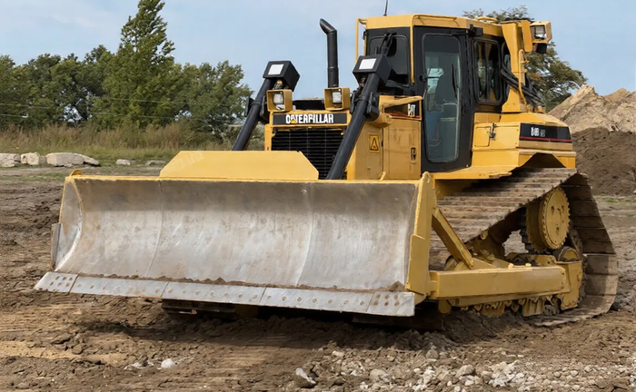 Болотний бульдозер Caterpiller